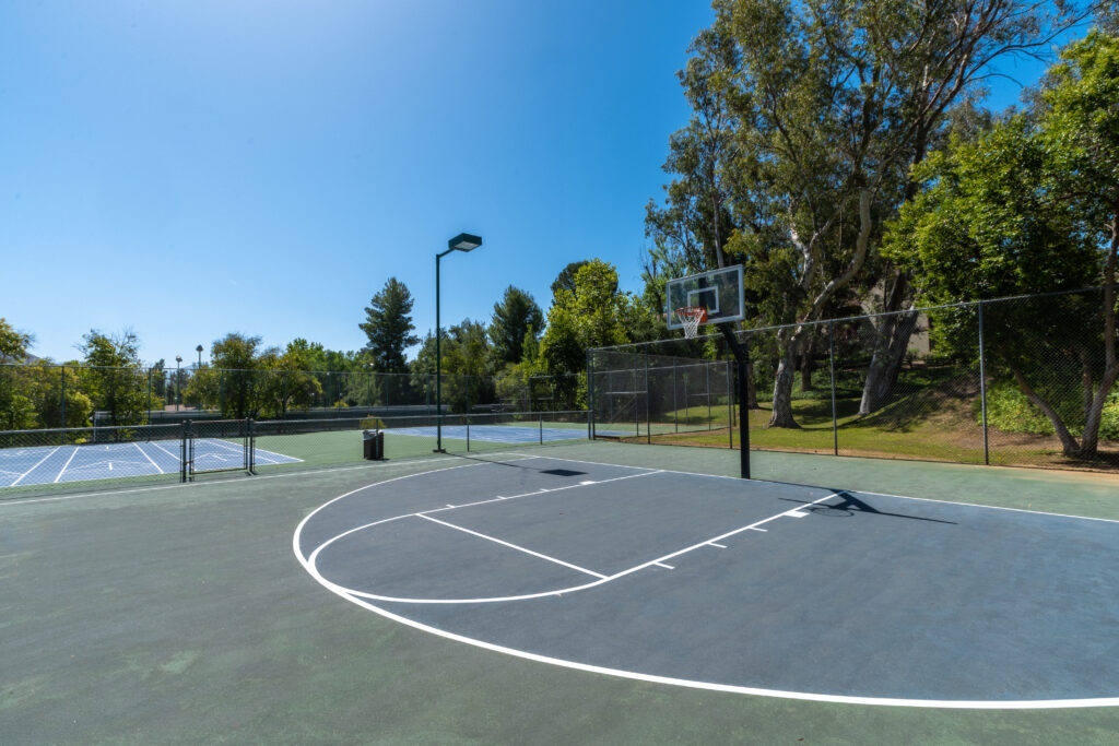 Riviera Oaks Resort Amenities basketball court
